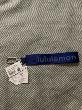 NWT Sold-Out $20 LULULEMON Never Lost Keychain—Riverside, Faint Lavender, Silver